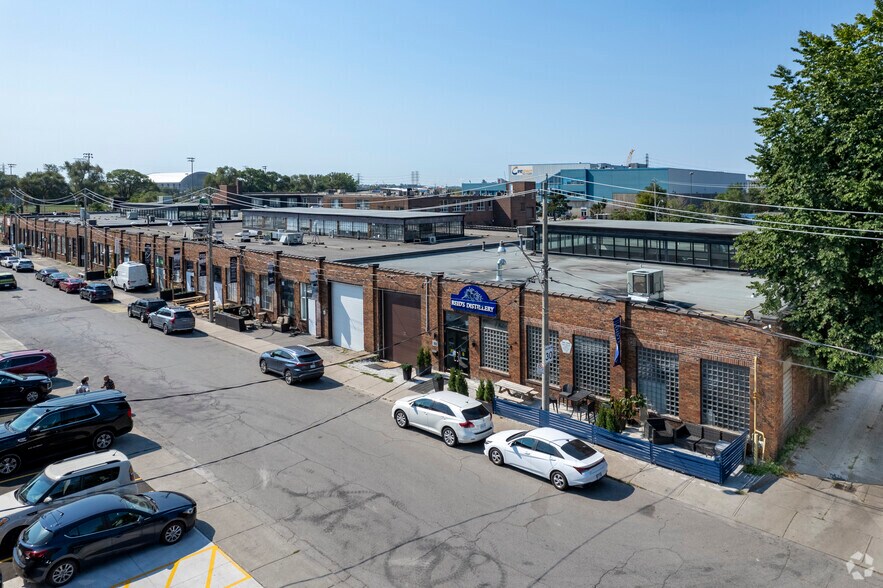 12-32 Logan Ave, Toronto, ON à louer - Photo du bâtiment - Image 3 de 4