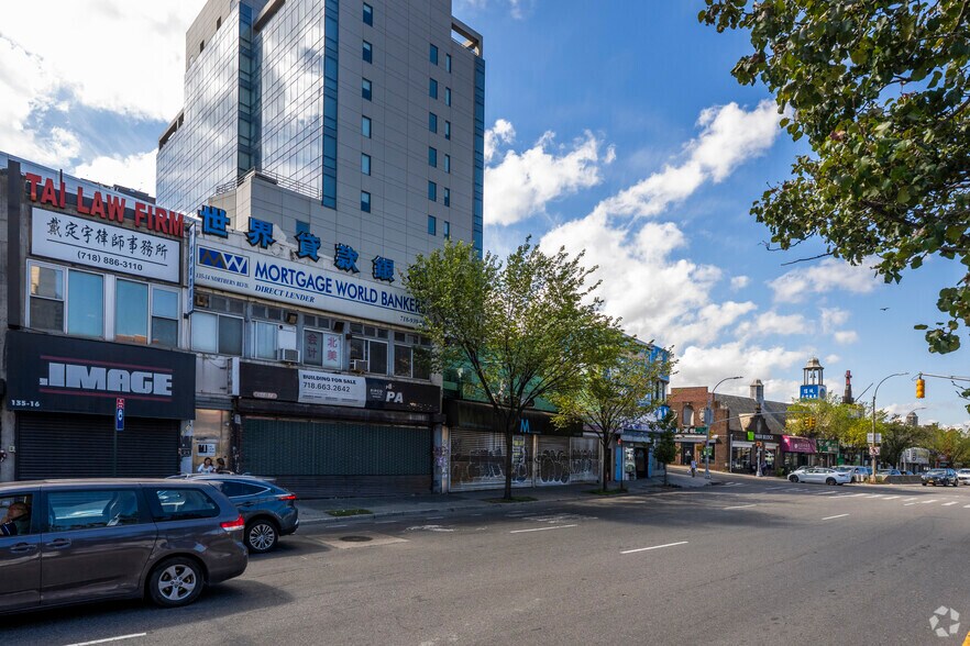 13514 Northern Blvd, Flushing, NY à vendre - Photo du bâtiment - Image 3 de 4