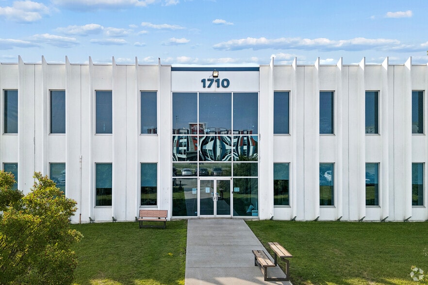 1710 Rte Transcanadienne, Dorval, QC à louer - Photo du bâtiment - Image 3 de 8