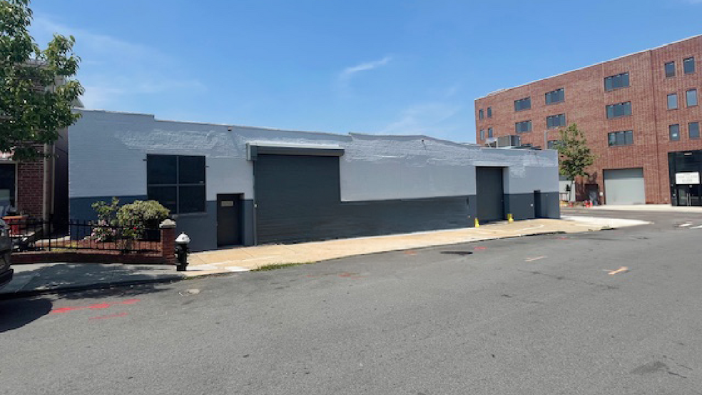 31-32 20th Ave, Astoria, NY for lease - Building Photo - Image 2 of 7