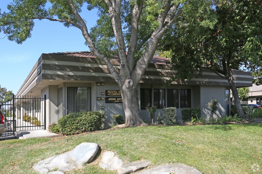4045 N Fresno St, Fresno, CA à louer - Photo du bâtiment - Image 2 de 3