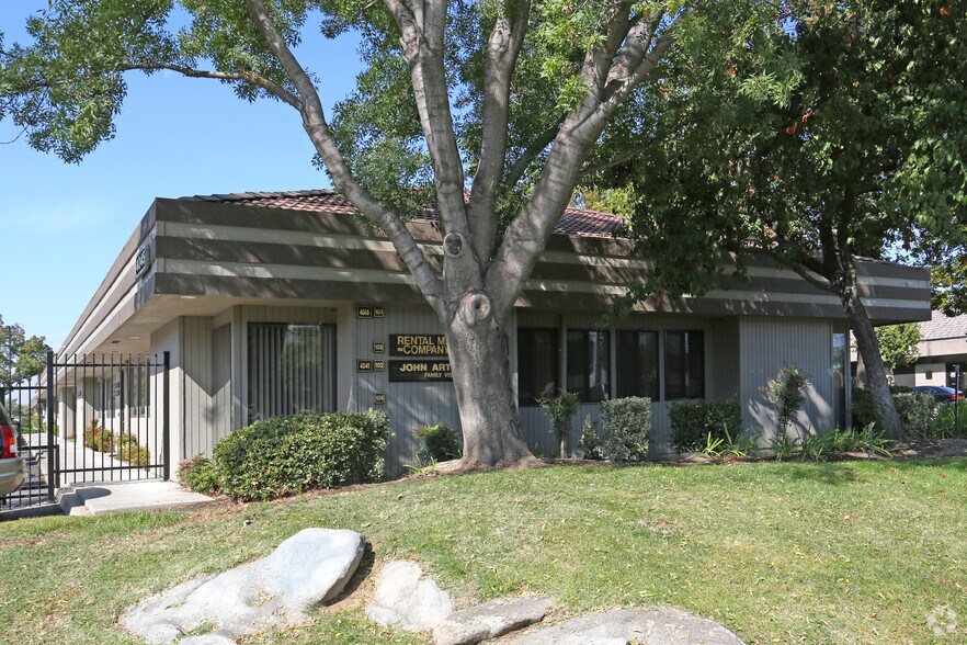 4045 N Fresno St, Fresno, CA à louer - Photo du bâtiment - Image 2 de 3