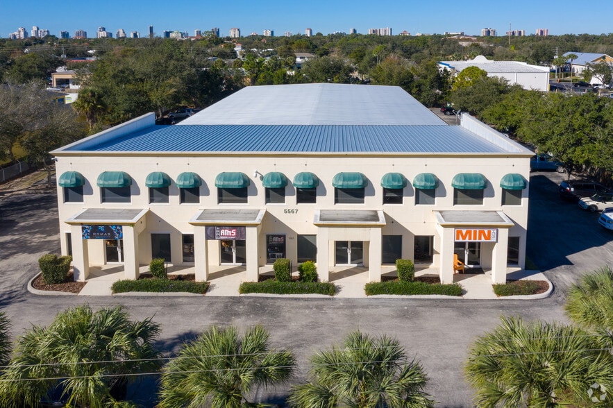 5567 Taylor Rd, Naples, FL for lease - Building Photo - Image 3 of 21