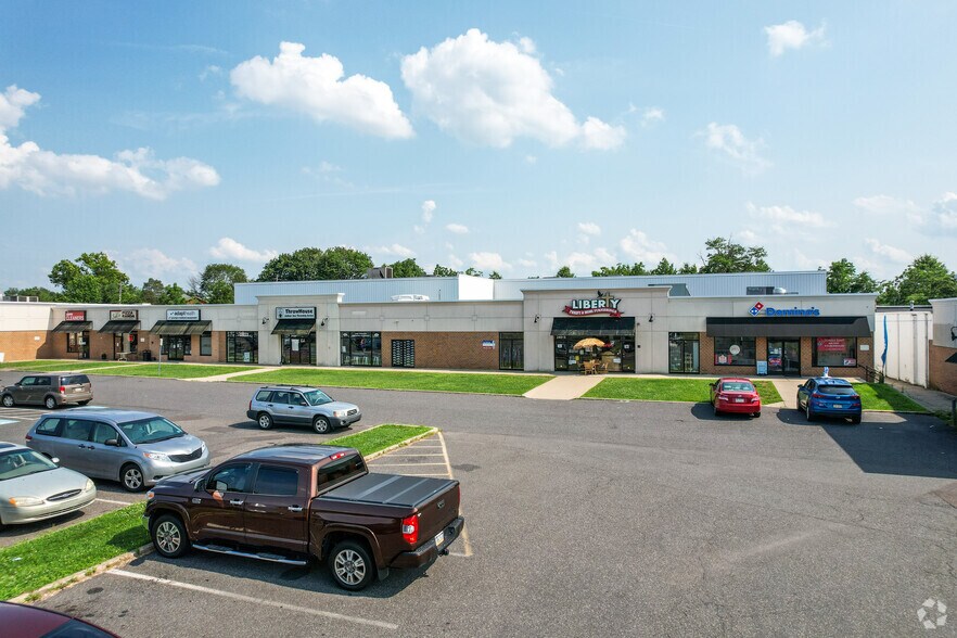 240 S West End Blvd, Quakertown, PA à louer - Photo du bâtiment - Image 2 de 10