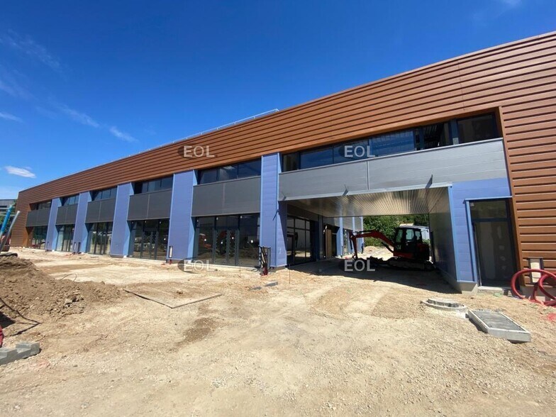 Flex in Roquevaire for lease - Building Photo - Image 2 of 5
