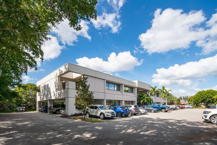 43 Barkley Cir, Fort Myers, FL à louer - Photo du bâtiment - Image 2 de 5