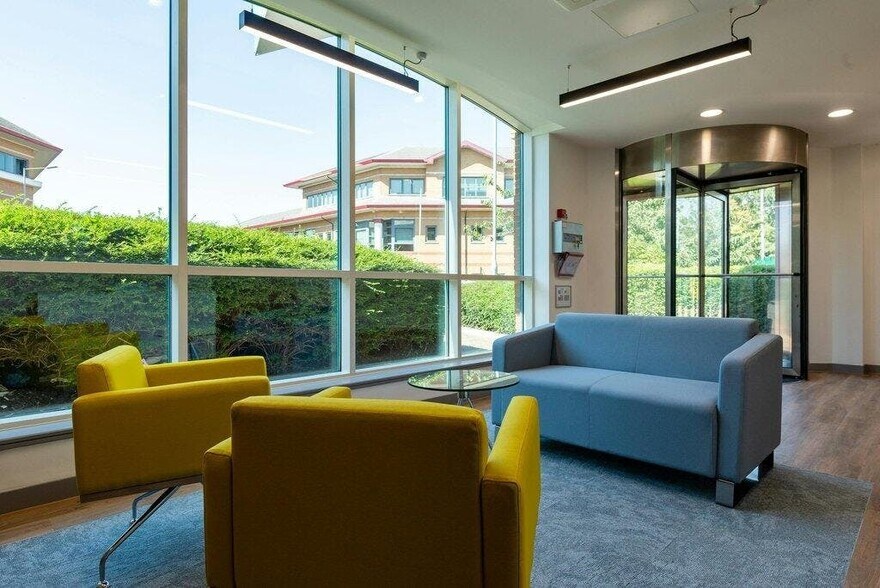 5 Mondial Way, Hayes à louer - Photo du bâtiment - Image 3 de 7