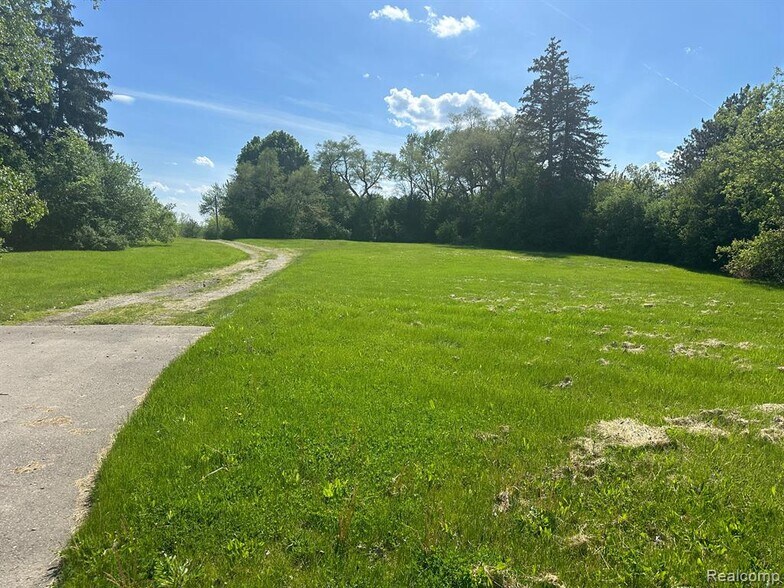 8000 S Saginaw Rd, Grand Blanc, MI for sale - Other - Image 2 of 4