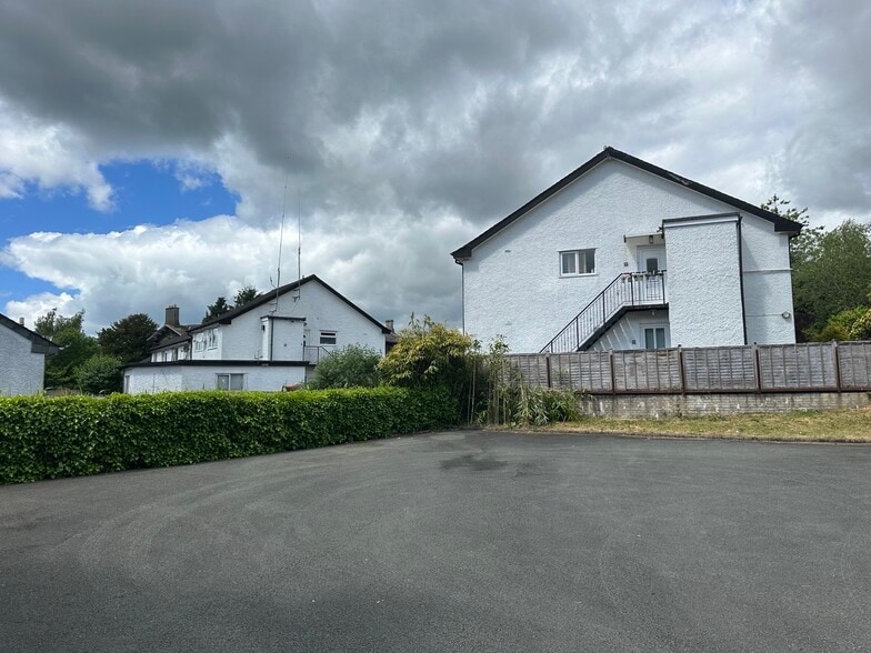 Beresford Rd, Windermere for lease - Building Photo - Image 2 of 11