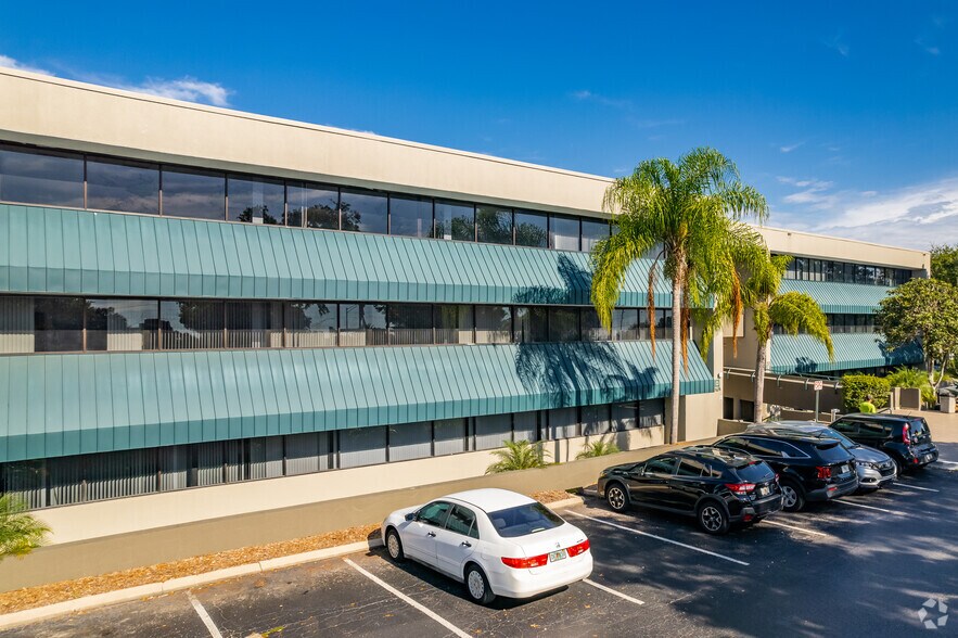 7601-7625 Little Rd, New Port Richey, FL à louer - Photo du bâtiment - Image 2 de 13