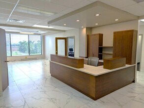 7575 Rte Transcanadienne, Montréal, QC for lease Interior Photo- Image 1 of 5