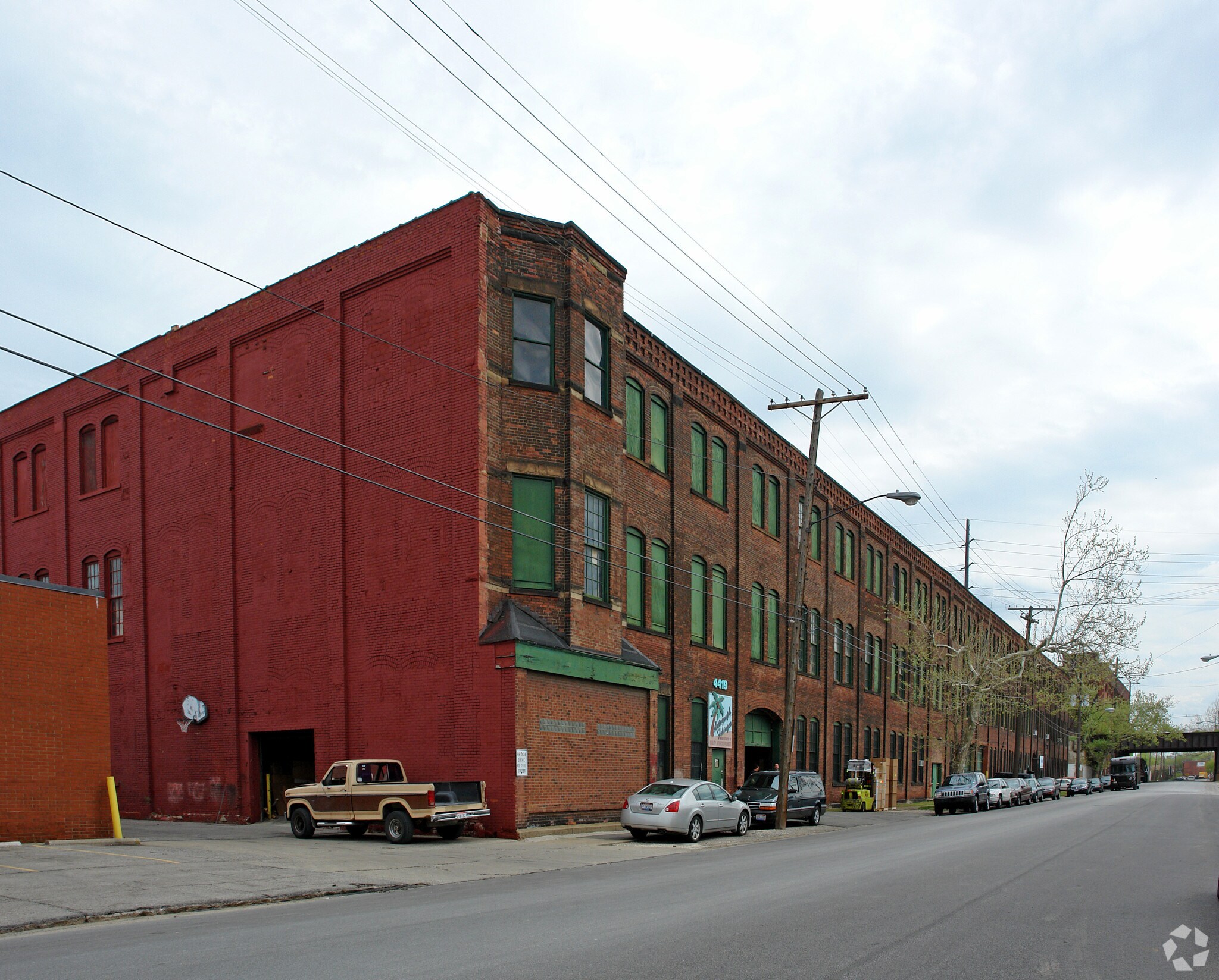 4210 Commerce Ave, Cleveland, OH for sale Primary Photo- Image 1 of 3