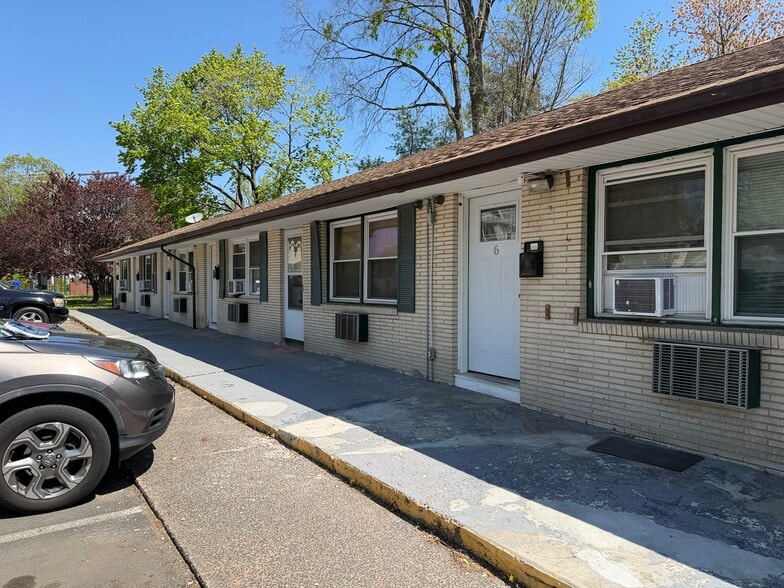 45 Olmsted St, East Hartford, CT for sale - Building Photo - Image 2 of 13