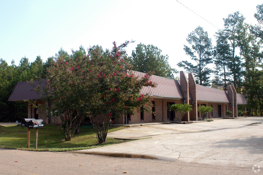 628 Lakeland East Dr, Flowood, MS for sale - Primary Photo - Image 1 of 1