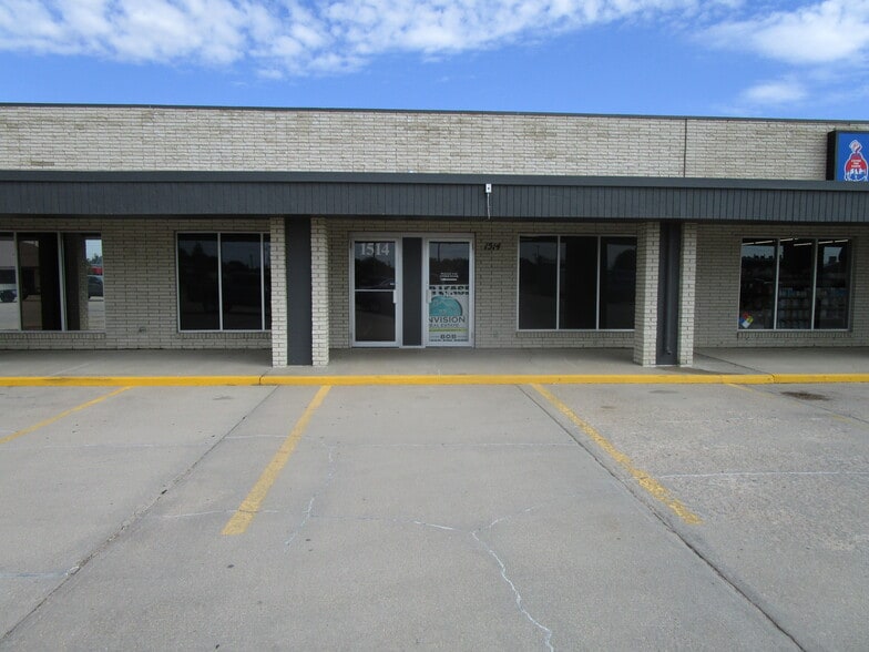 1514 Taylor Plz E, Garden City, KS for lease - Primary Photo - Image 1 of 18