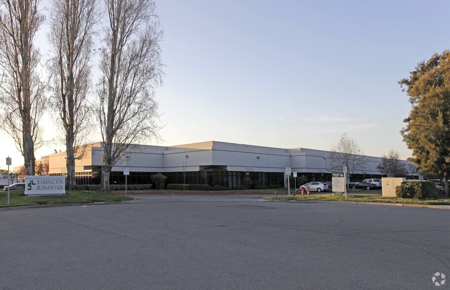 2601-2655 Barrington Ct, Hayward, CA à louer - Photo du bâtiment - Image 3 de 4