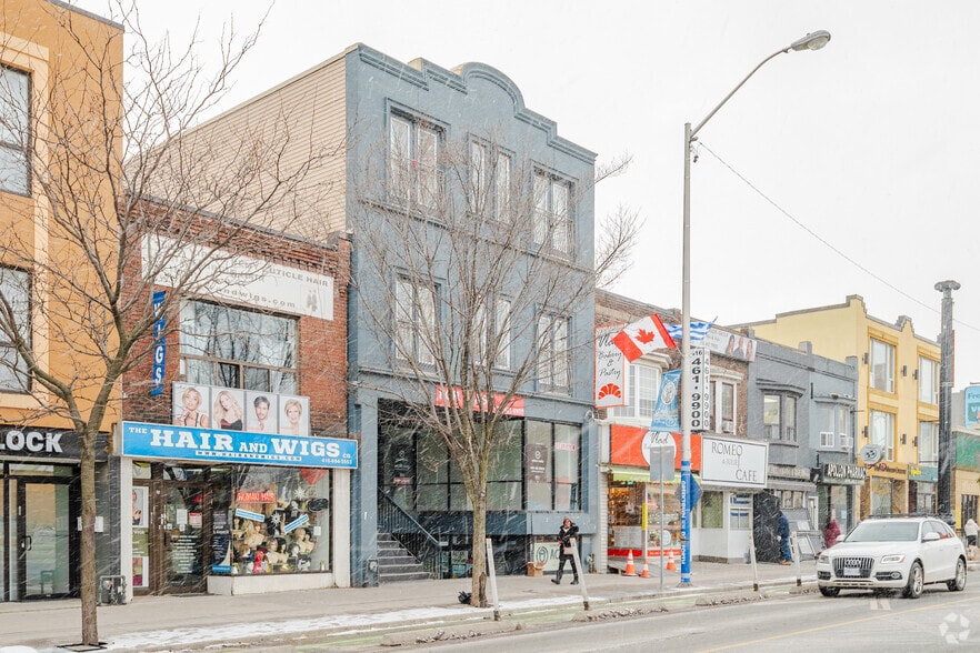 715 Danforth Ave, Toronto, ON à vendre - Photo principale - Image 1 de 1