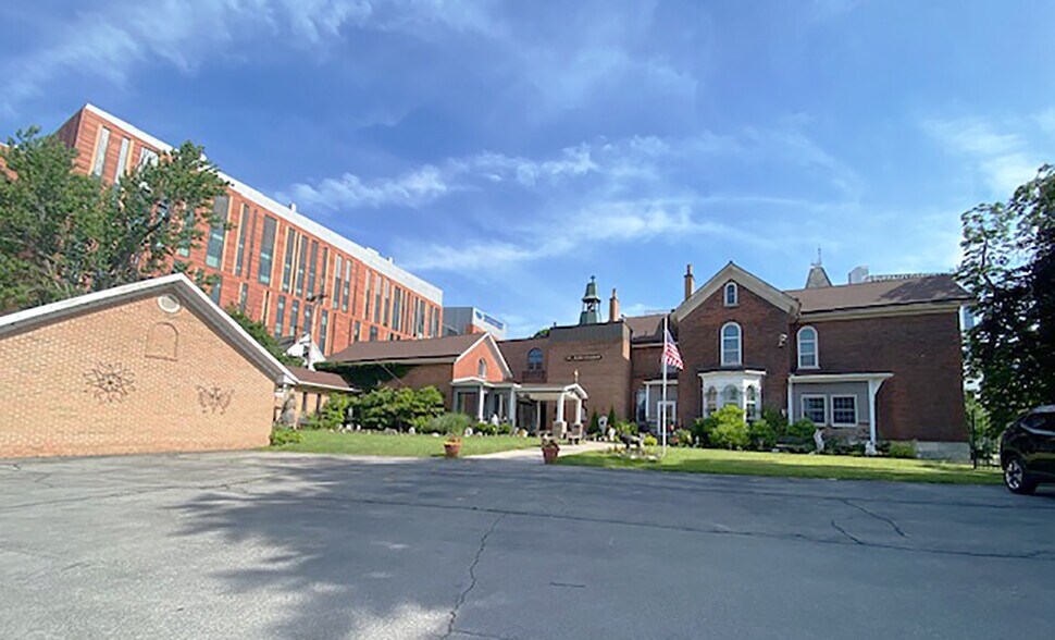 760 Ellicott St, Buffalo, NY à vendre - Photo du bâtiment - Image 1 de 22