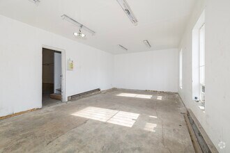 6085-6095 Blvd Couture, Montréal, QC for lease Interior Photo- Image 2 of 12