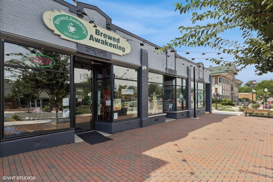 19-23 W Quincy St, Westmont, IL à vendre - Photo du bâtiment - Image 2 de 18