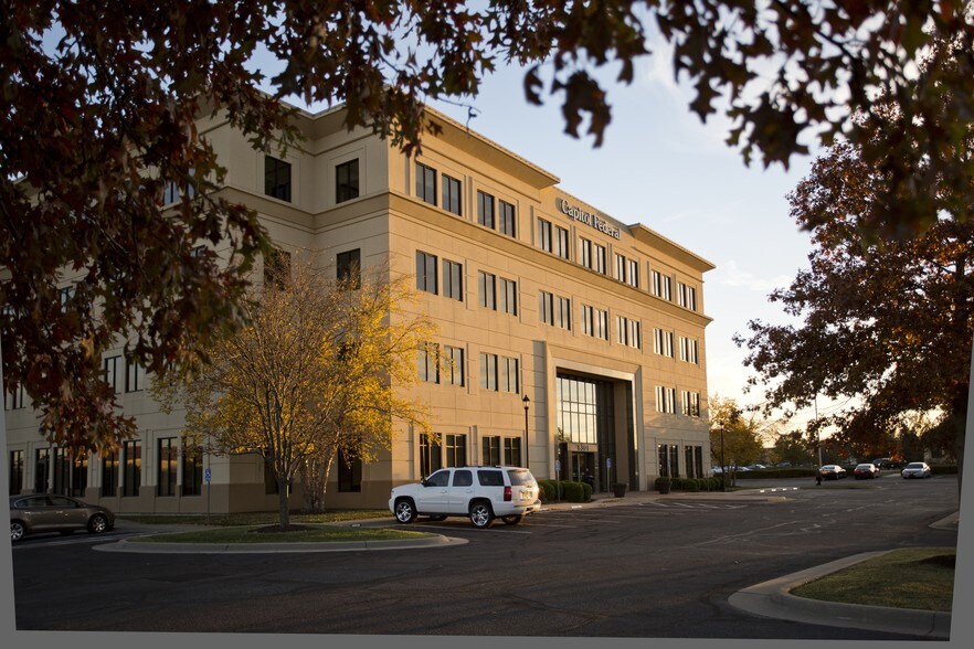 8301 E 21st St, Wichita, KS à vendre - Photo du bâtiment - Image 2 de 10