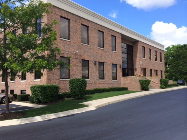 333 E Route 83, Mundelein, IL à louer Photo principale- Image 1 de 27