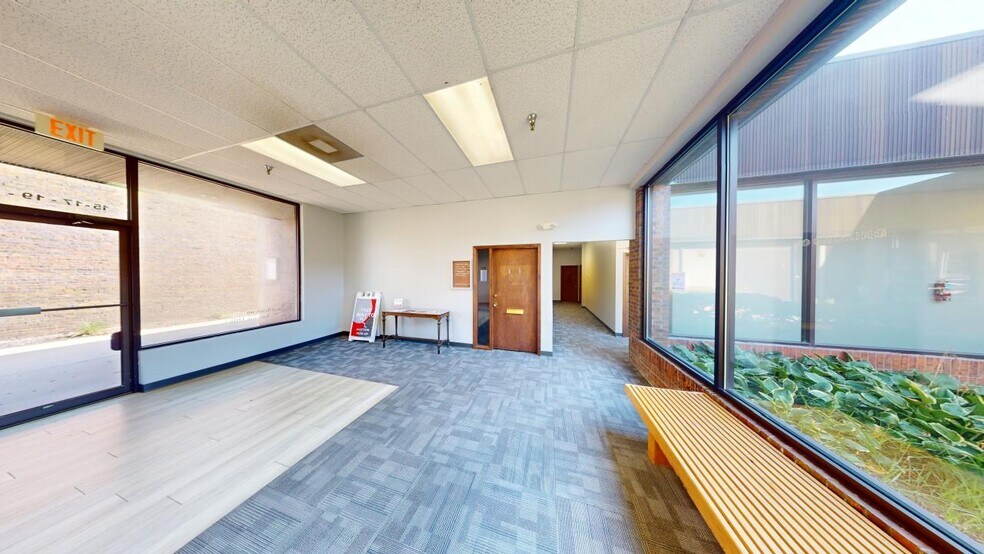 11-47 E Northwest Hwy, Palatine, IL à louer - Photo du bâtiment - Image 2 de 18