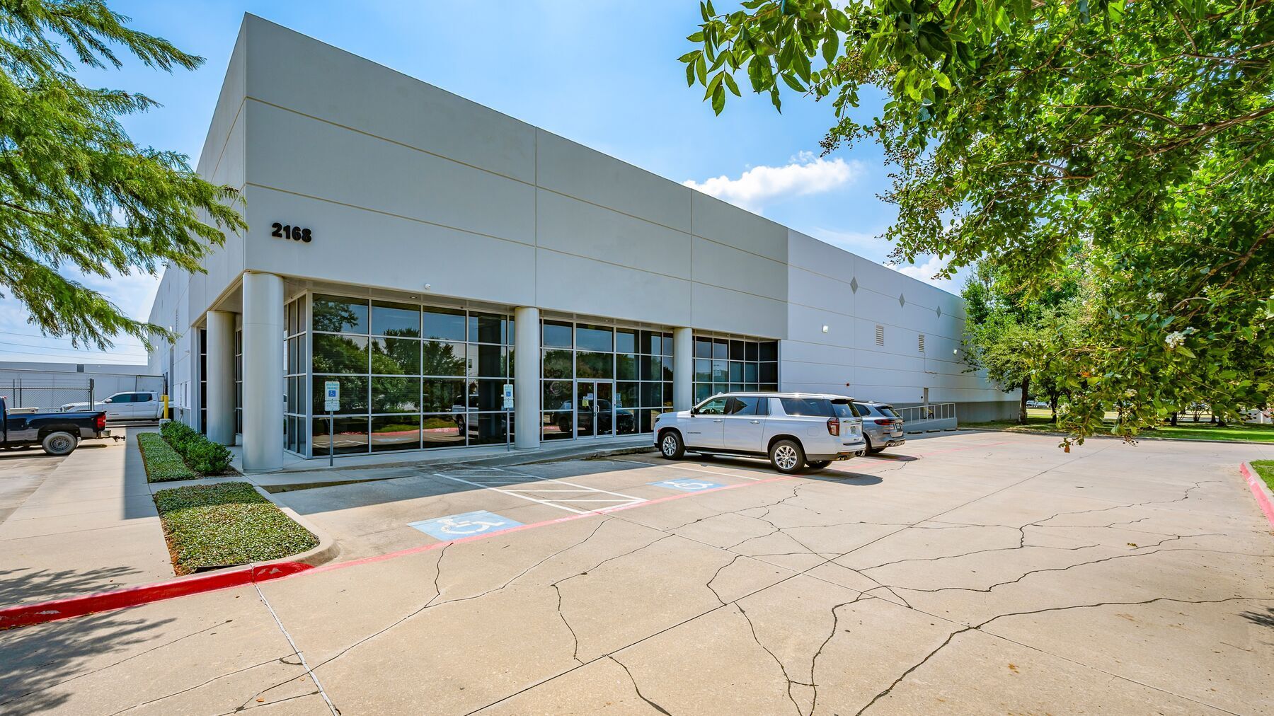 2168 W Diplomat Dr, Dallas, TX à louer Photo du bâtiment- Image 1 de 6