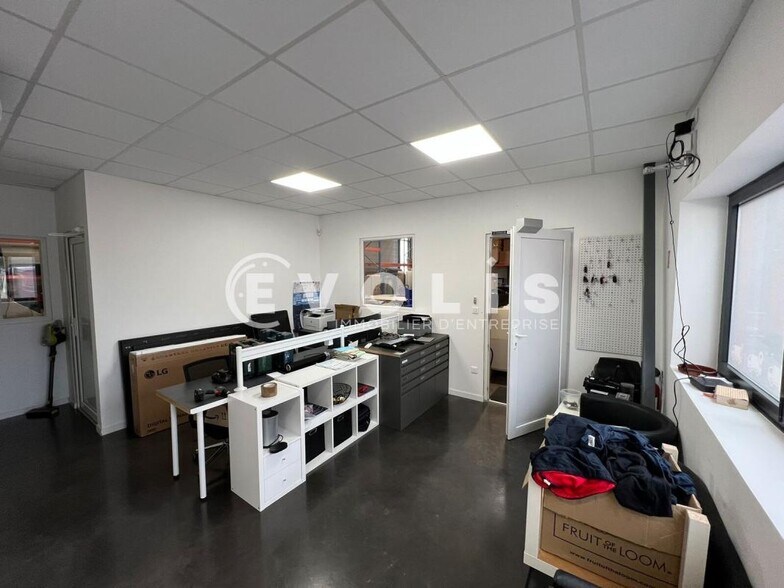 Flex in Colombier-Saugnieu for lease - Interior Photo - Image 3 of 12