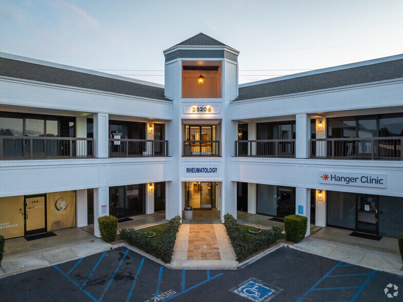 23206 Lyons Ave, Santa Clarita, CA à vendre - Photo principale - Image 3 de 20