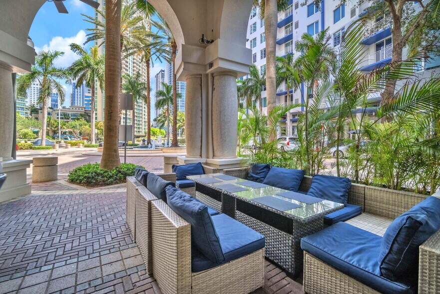 511 SE 5th Ave, Fort Lauderdale, FL à vendre - Photo du bâtiment - Image 3 de 88