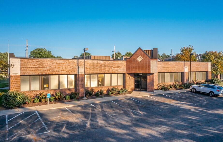 975 N Mur-Len Rd, Olathe, KS à vendre - Photo du bâtiment - Image 2 de 9