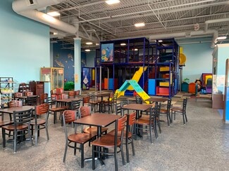 More details for 90 W Maple Rd, Troy, MI - Retail for Lease