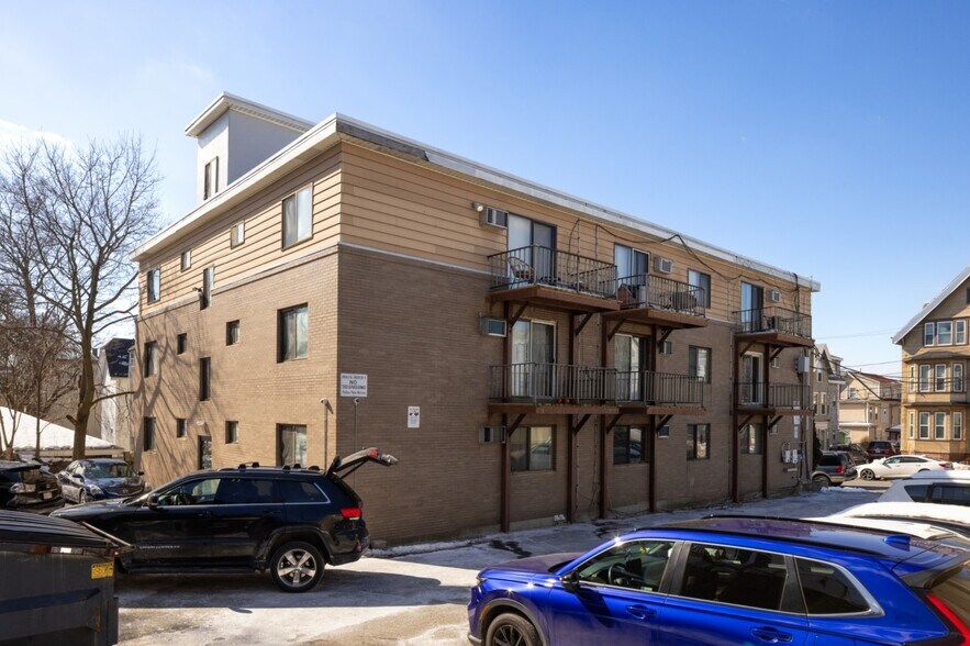 25 Hamilton Ave, Lynn, MA à vendre - Photo du bâtiment - Image 2 de 6