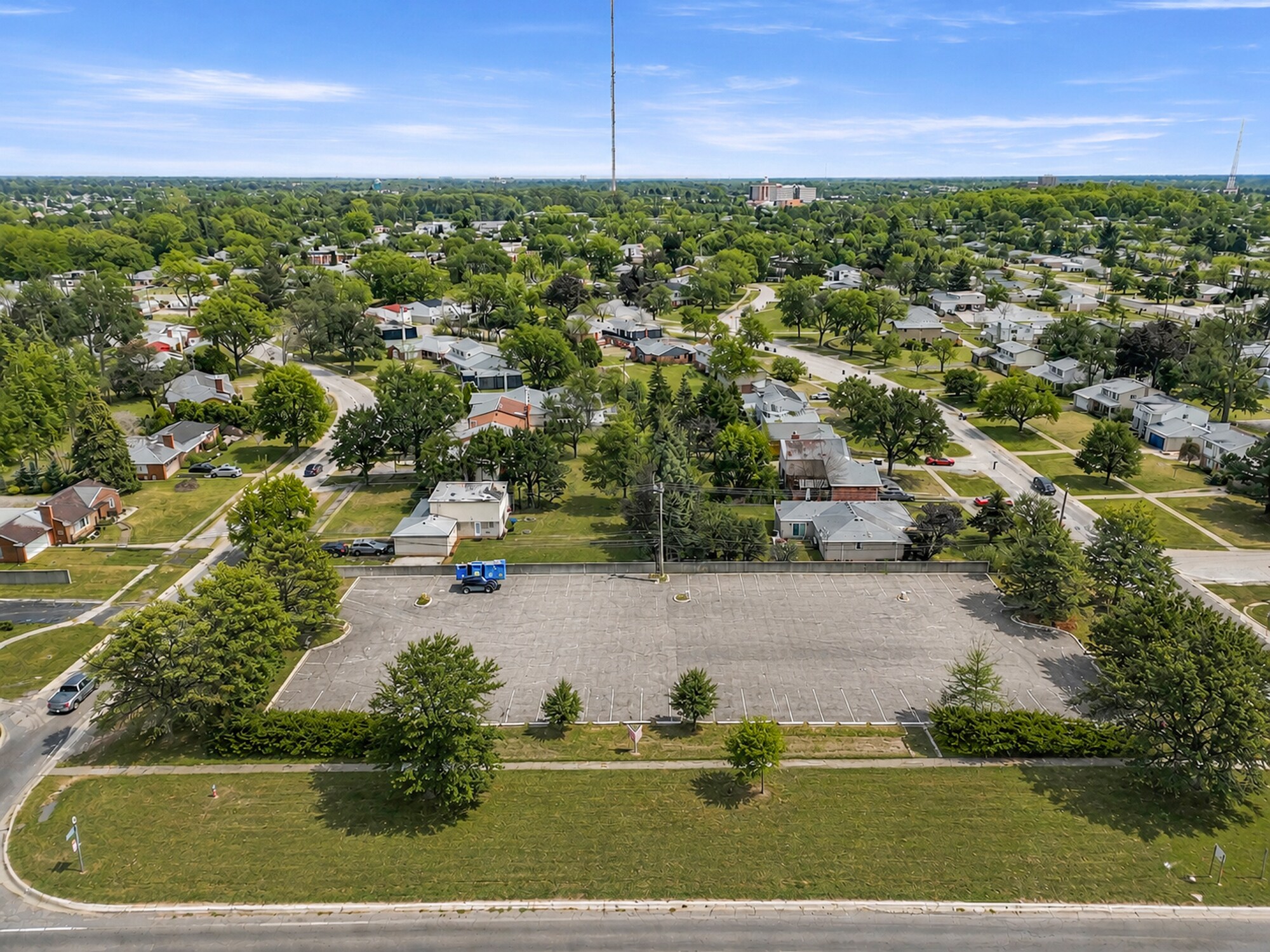 26026 Southfield Rd, Lathrup Village, MI à vendre Photo du bâtiment- Image 1 de 10