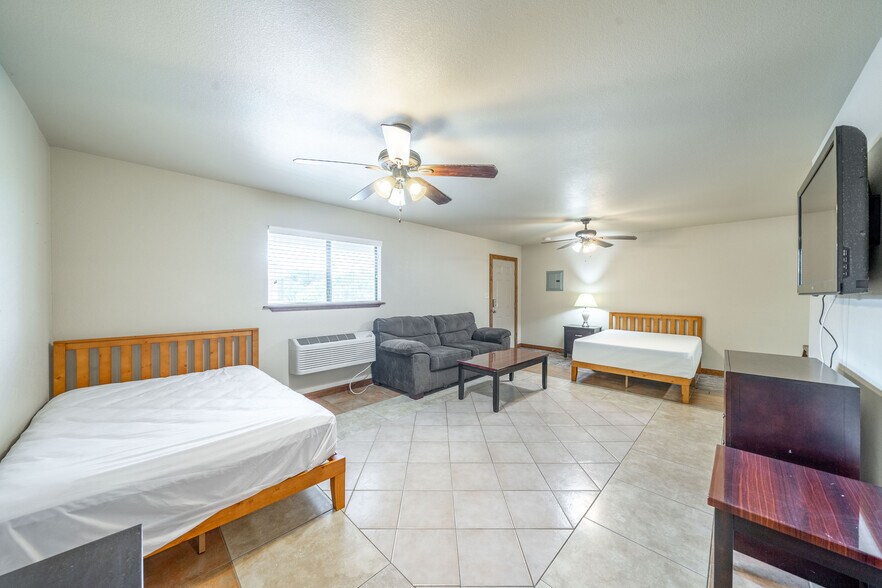 1609 N Hill St, Three Rivers, TX à vendre - Photo intérieure - Image 3 de 23