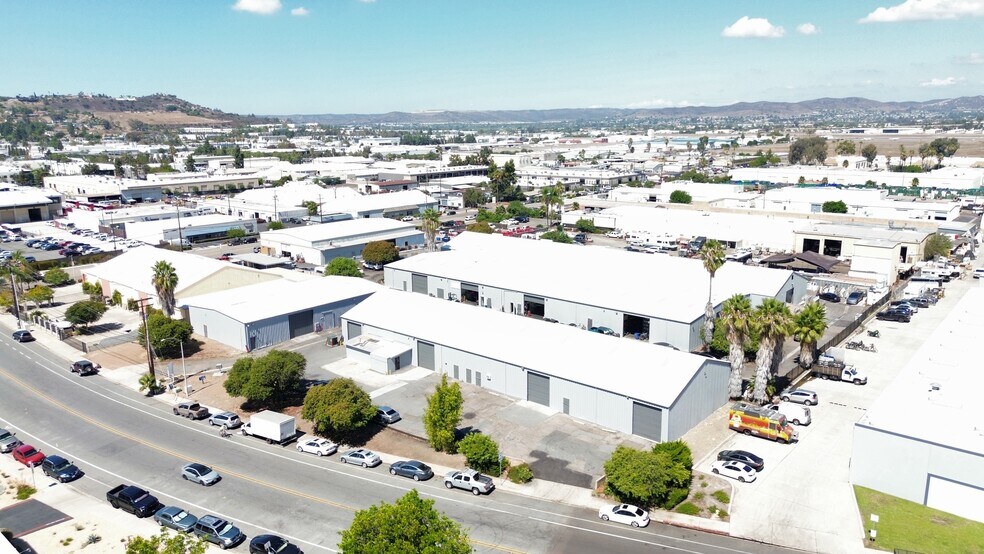 420 Vernon Way, El Cajon, CA à louer - Photo du bâtiment - Image 3 de 3