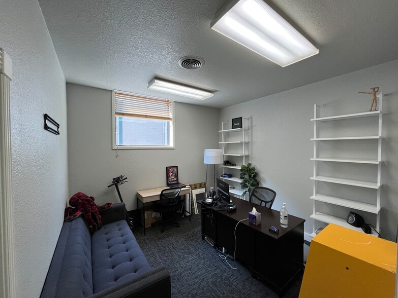 Portfolio of 3 Assets portfolio of 3 properties for sale on LoopNet.ca - Building Photo - Image 3 of 15