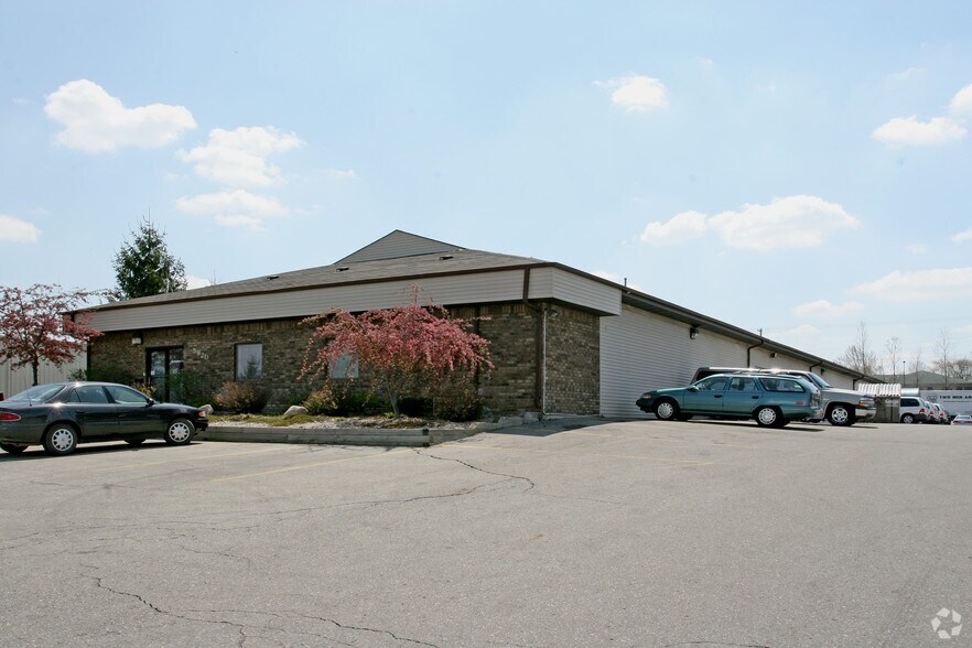 5918-5920 Enterprise Dr, Lansing, MI à louer - Photo du bâtiment - Image 3 de 4