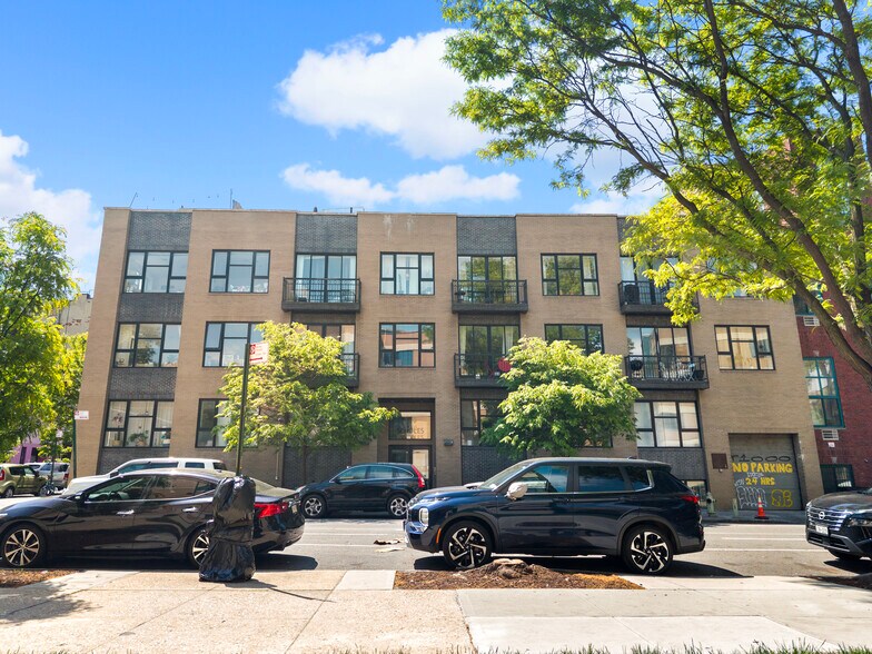 180 Scholes St, Brooklyn, NY à vendre - Photo du bâtiment - Image 3 de 15
