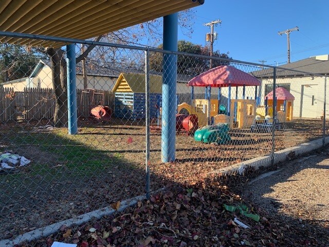 2433 26th St, Lubbock, TX à louer - Photo du bâtiment - Image 2 de 9