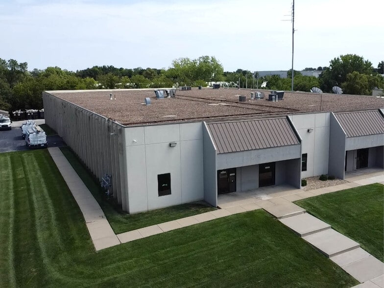9641-9647 Lackman Rd, Lenexa, KS for lease - Building Photo - Image 1 of 1