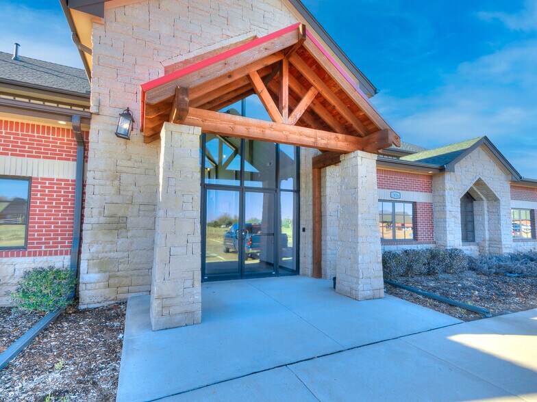 2836 N Kelly Ave, Edmond, OK à louer - Photo du bâtiment - Image 2 de 31