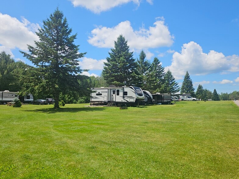 W770 Wind Song Ln, Park Falls, WI à vendre - Photo du bâtiment - Image 1 de 51