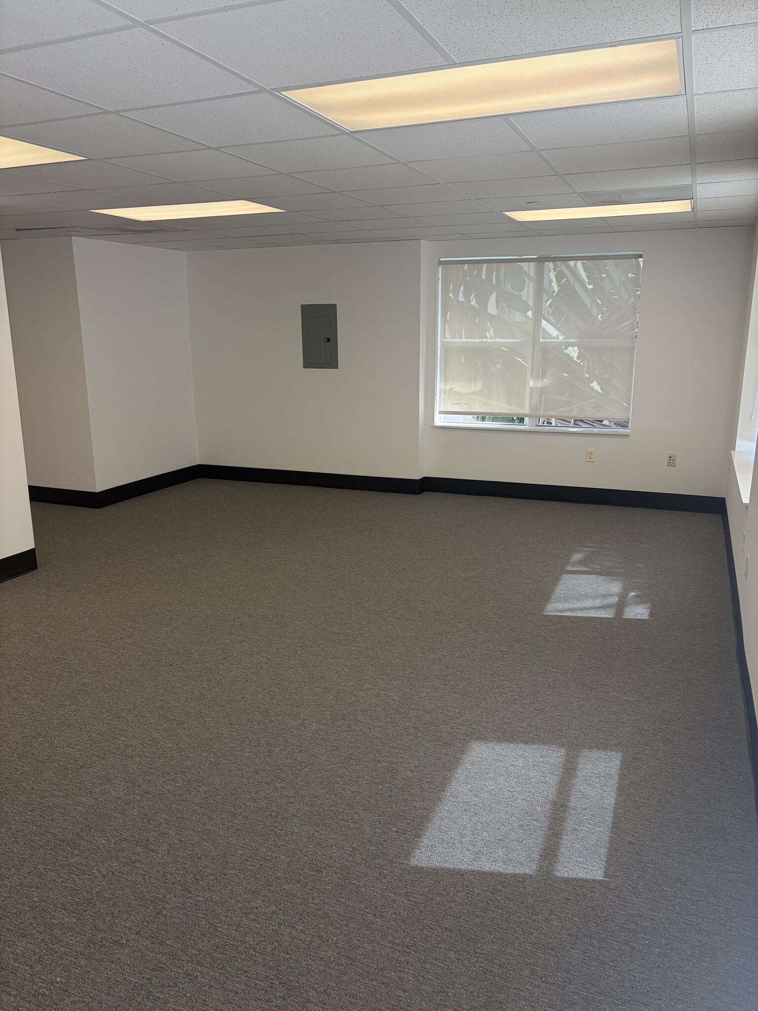 309 23rd St, Miami Beach, FL for lease Interior Photo- Image 1 of 4