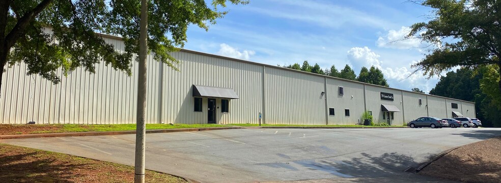 4303 Idlewild Industrial Dr, Winston-Salem, NC à louer - Photo du bâtiment - Image 2 de 8