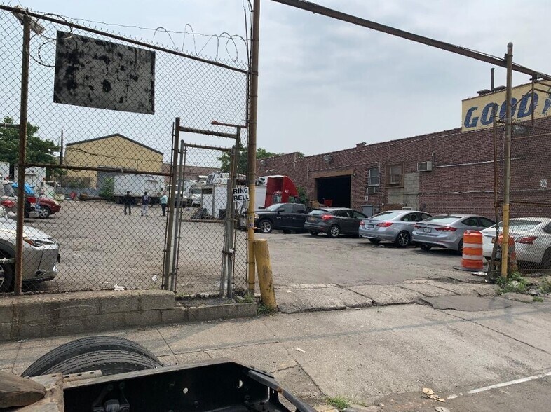 340-344 Tiffany St, Bronx, NY à vendre - Photo du bâtiment - Image 2 de 3