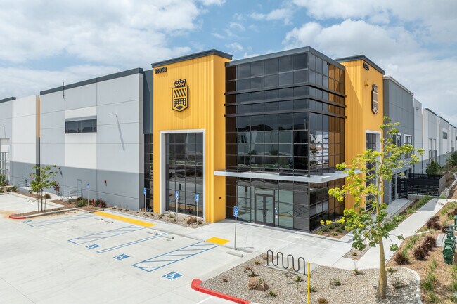 Plus de détails pour 10958 Banana Ave, Fontana, CA - Industriel à louer