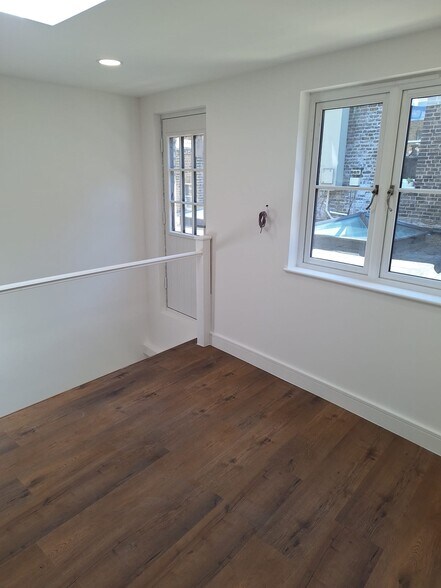 112-114a New Kings Rd, London for lease - Interior Photo - Image 3 of 5