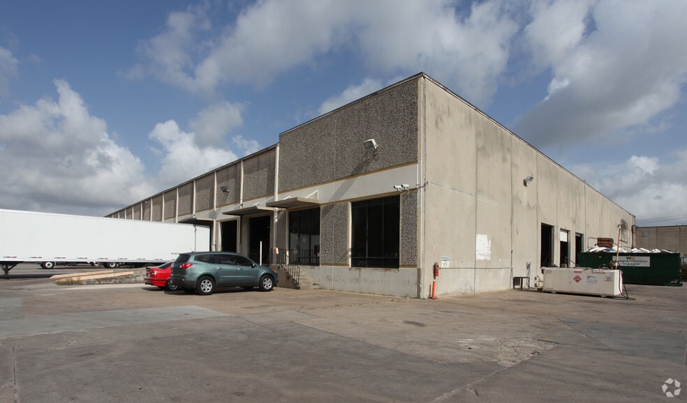 9005 Spikewood Dr, Houston, TX for lease - Building Photo - Image 3 of 4